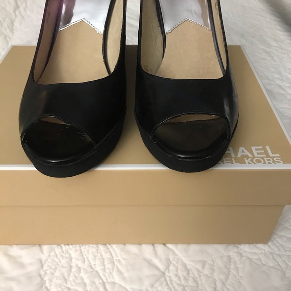 Michael Kors ladies shoes - Picture 5 of 8